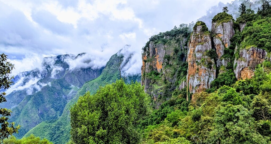 Experience Kodaikanal’s stunning lakes, waterfalls, and scenic views, perfect for nature lovers.